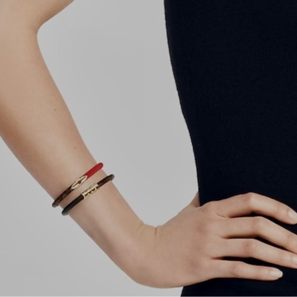💯% Authentic Louis Vuitton Daily Confidential Bracelet✨ - Picture 3 of 9